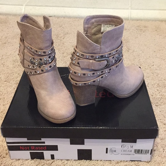 Boot - Picture 2 of 2